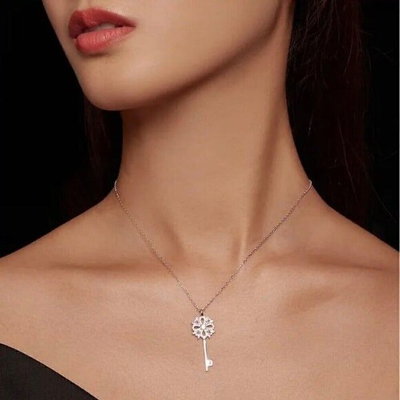 NWT S925 Sterling Silver CZ Elegant Four Point Key Pendant Necklace Women's 16" - Picture 2 of 11